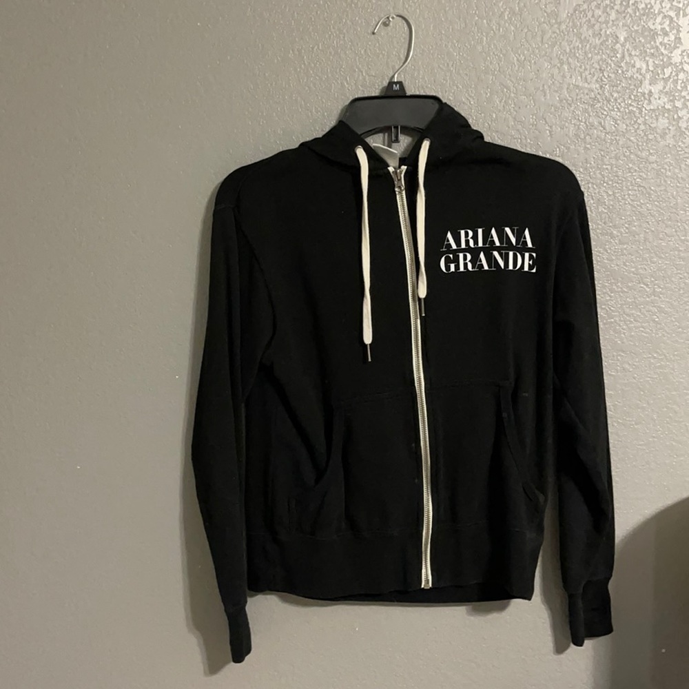 ariana grande zip up